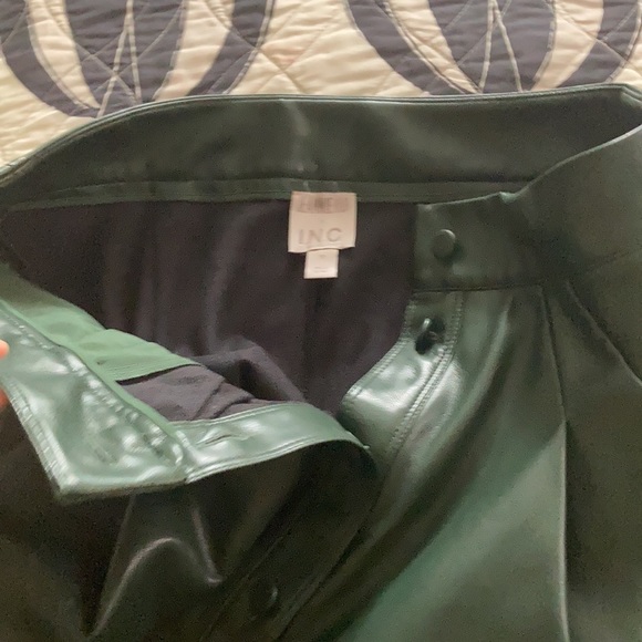 Falda de cuero con dos bolsillos delanteros - Picture 4 of 7